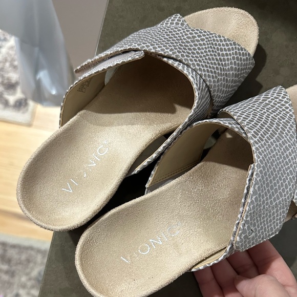 Vionic shoes - Picture 7 of 7